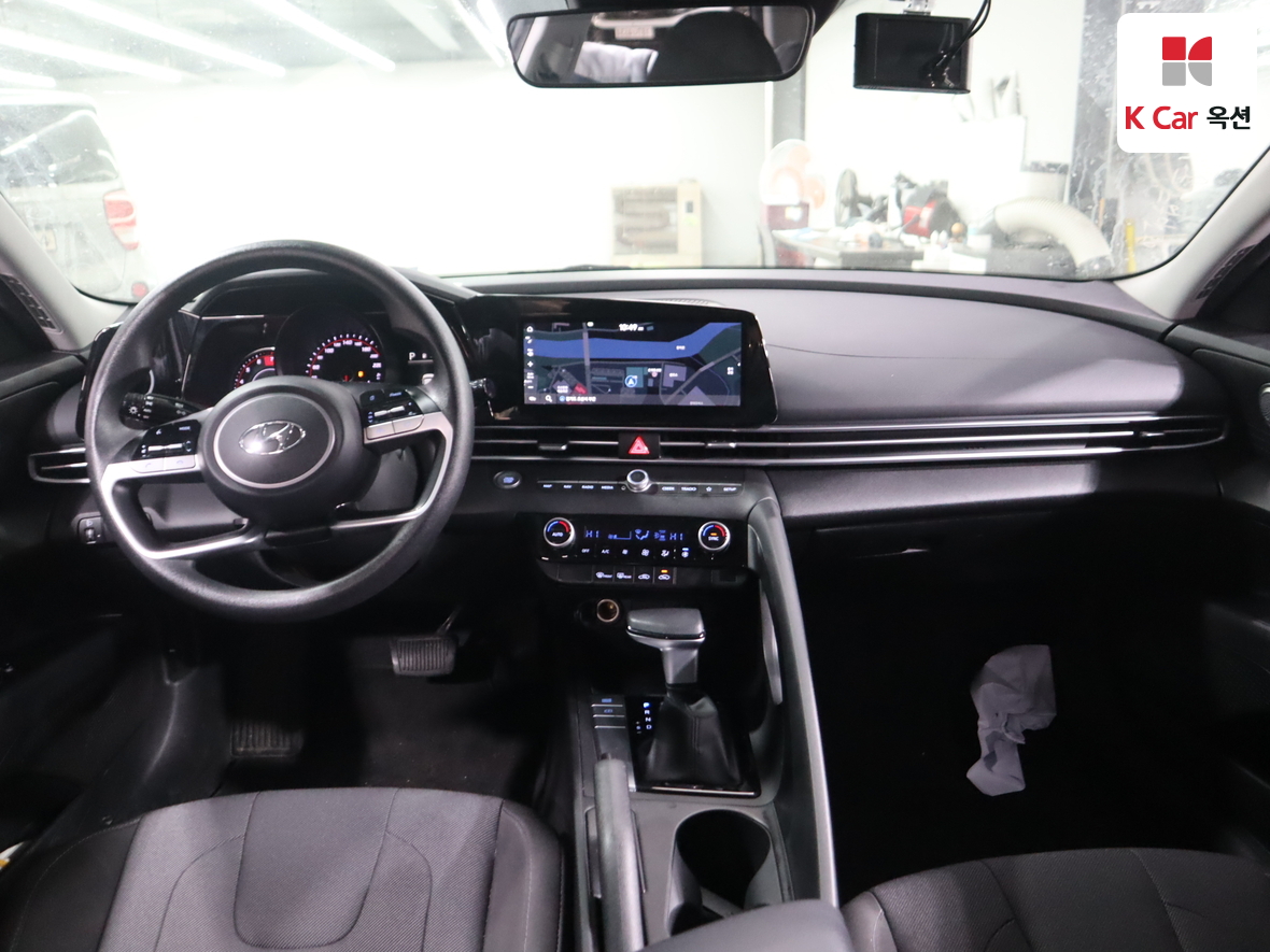 Hyundai Elantra 2021 - Image 3