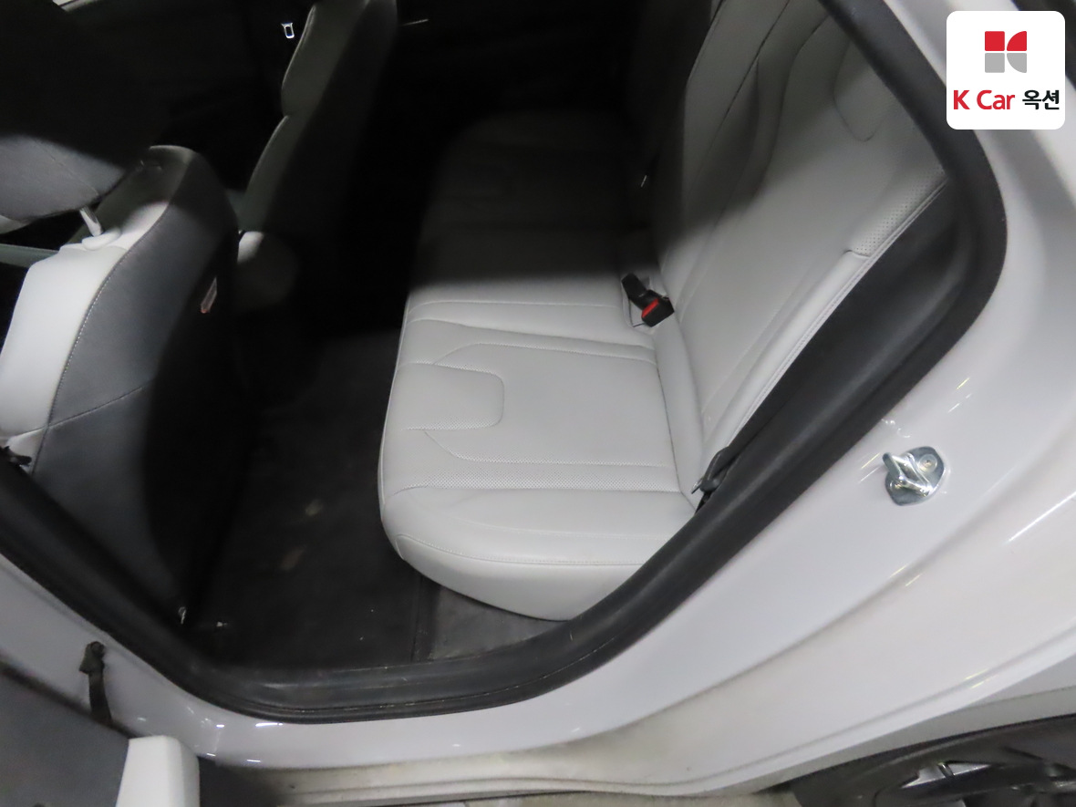 Hyundai Elantra 2023 - Image 22