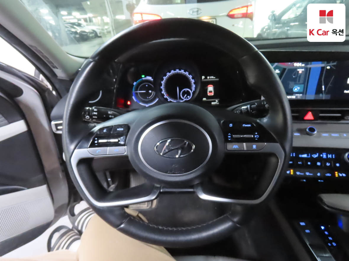 Hyundai Elantra 2023 - Image 10