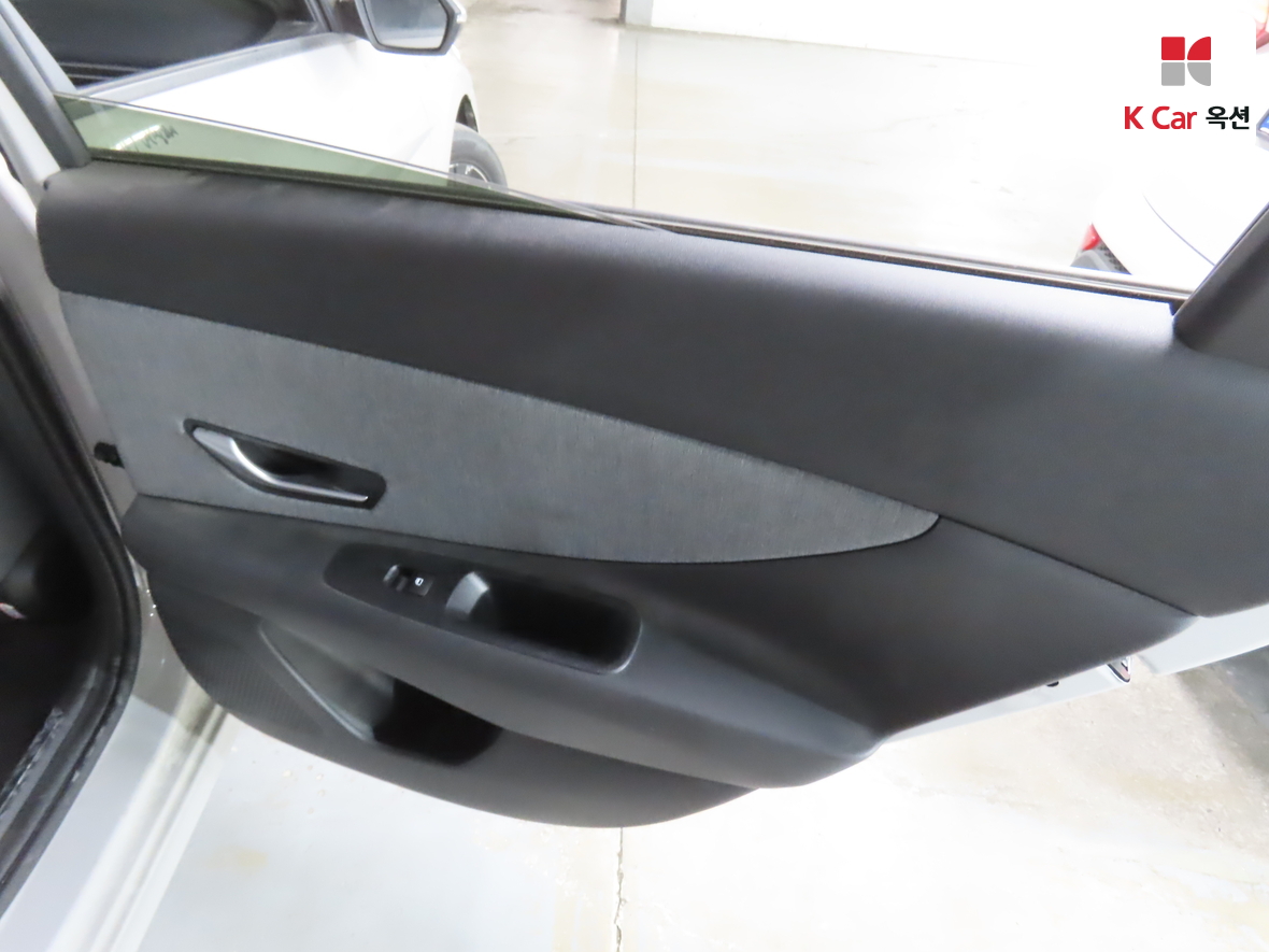 Hyundai Elantra 2023 - Image 25