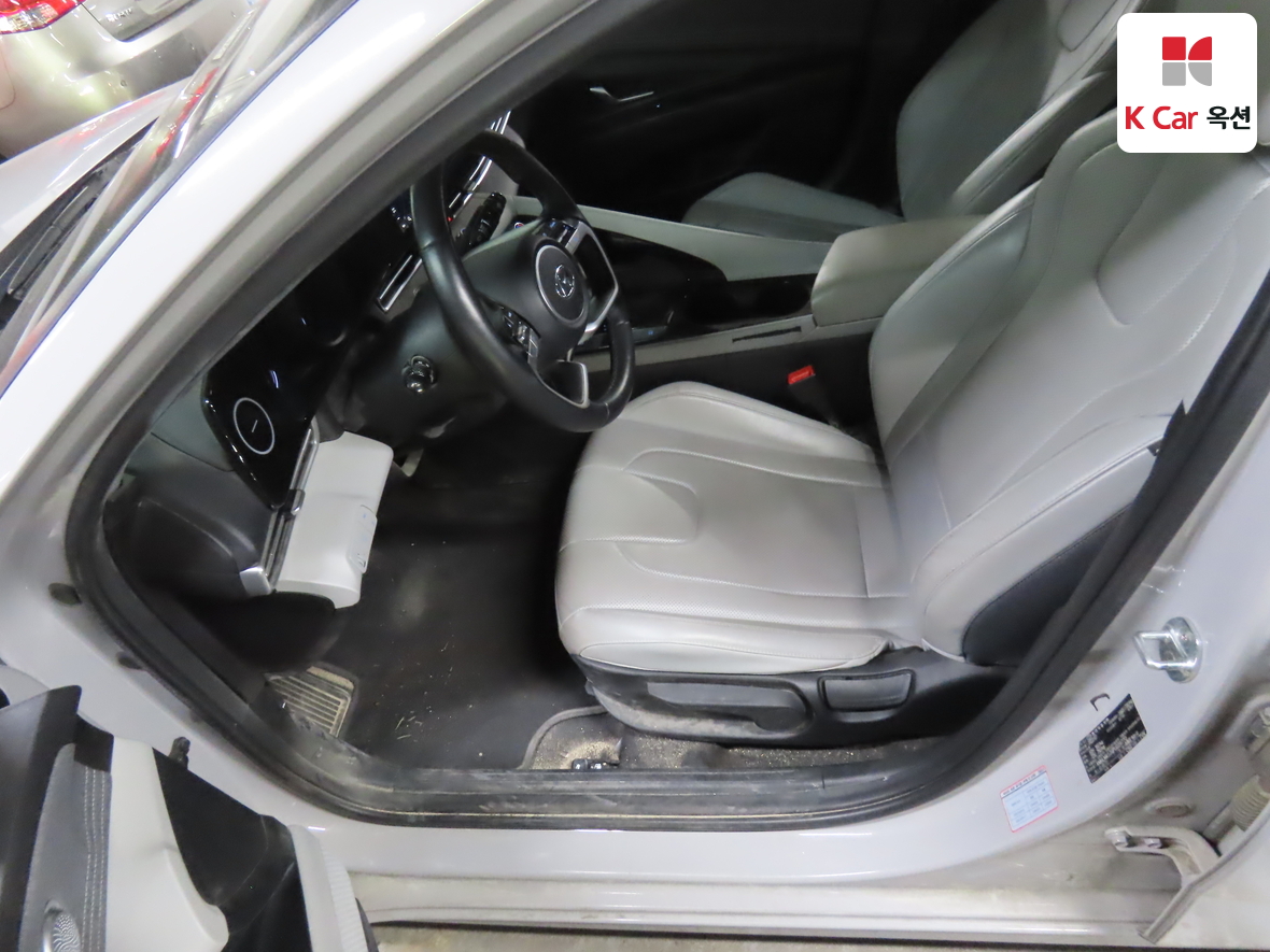 Hyundai Elantra 2023 - Image 18