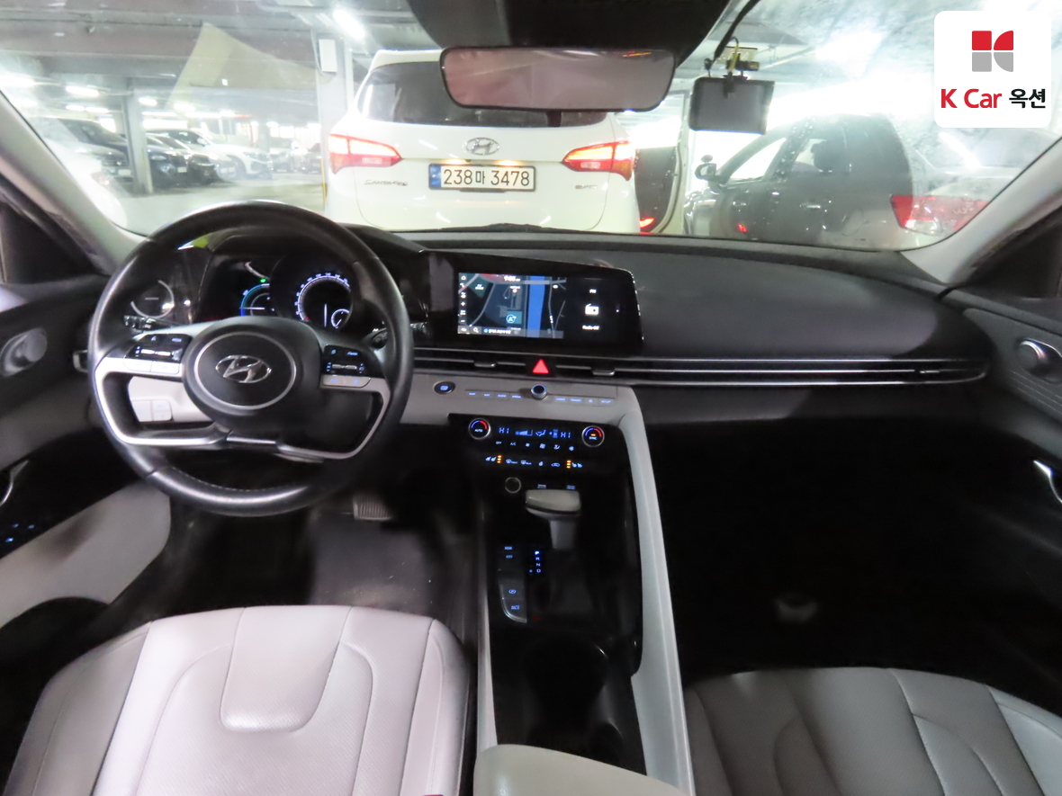 Hyundai Elantra 2023 - Image 3