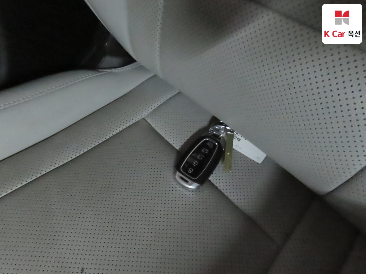 Hyundai Elantra 2023 - Image 17