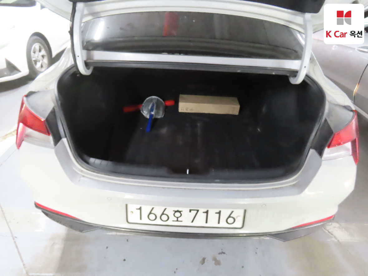 Hyundai Elantra 2023 - Image 24