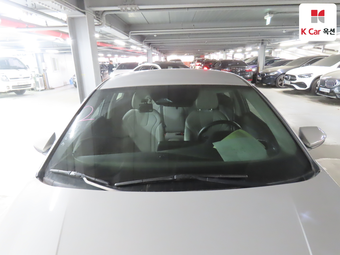 Hyundai Elantra 2023 - Image 32