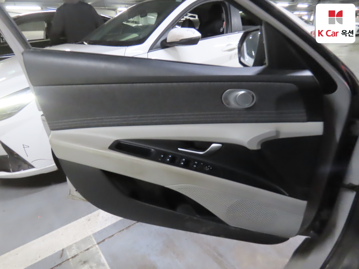 Hyundai Elantra 2023 - Image 8