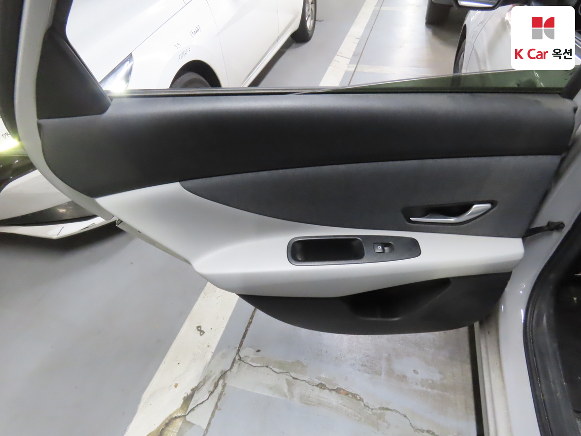 Hyundai Elantra 2023 - Image 21