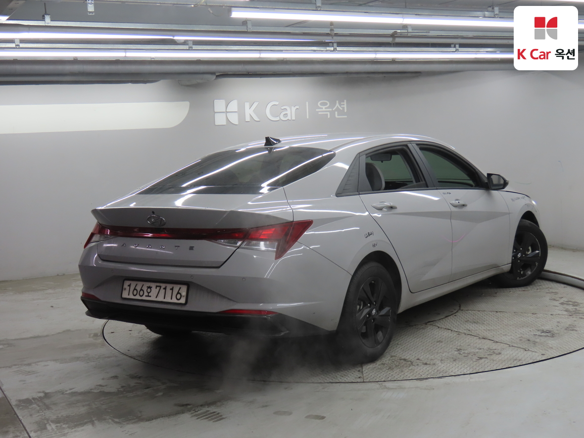 Hyundai Elantra 2023 - Image 2