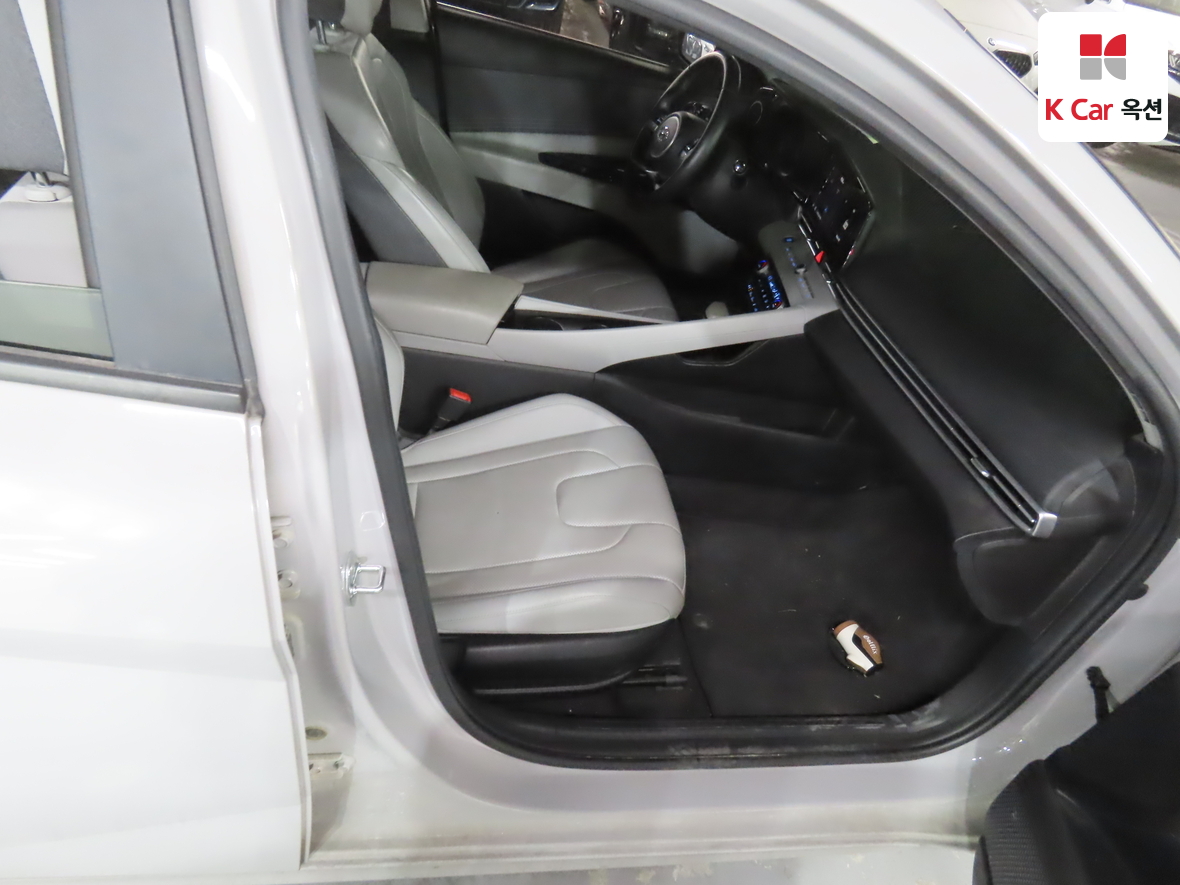 Hyundai Elantra 2023 - Image 28