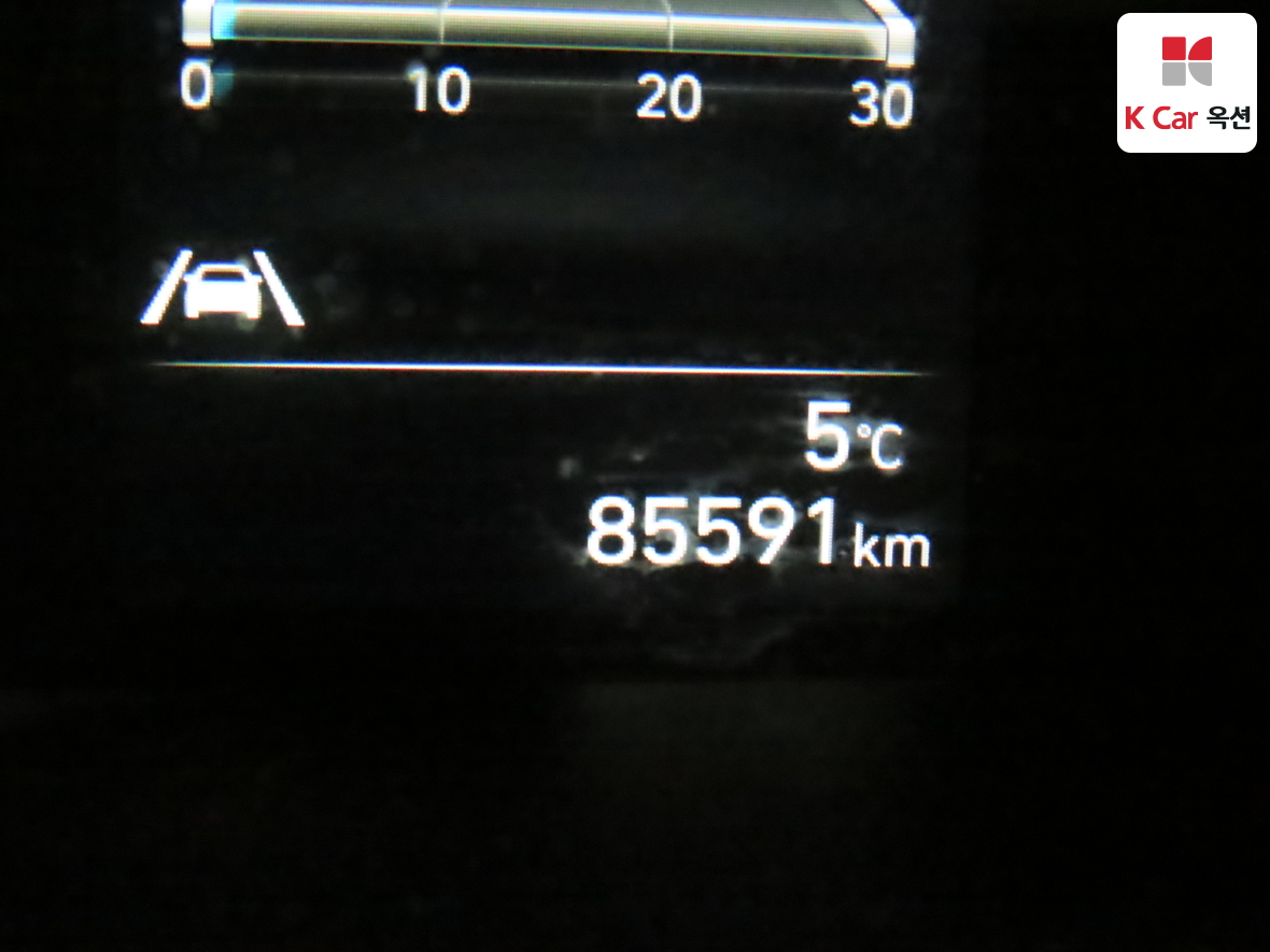 Hyundai Elantra 2023 - Image 4