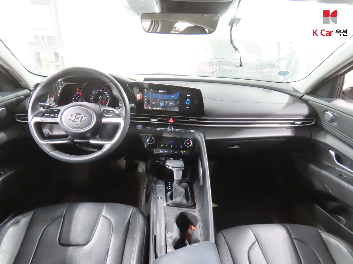 Hyundai Elantra 2023 - Image 3