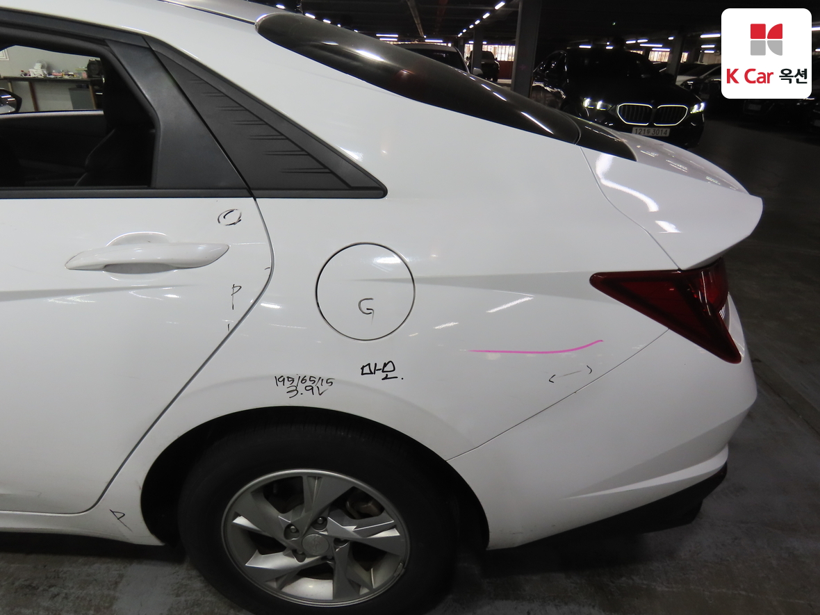 Hyundai Elantra 2023 - Image 38