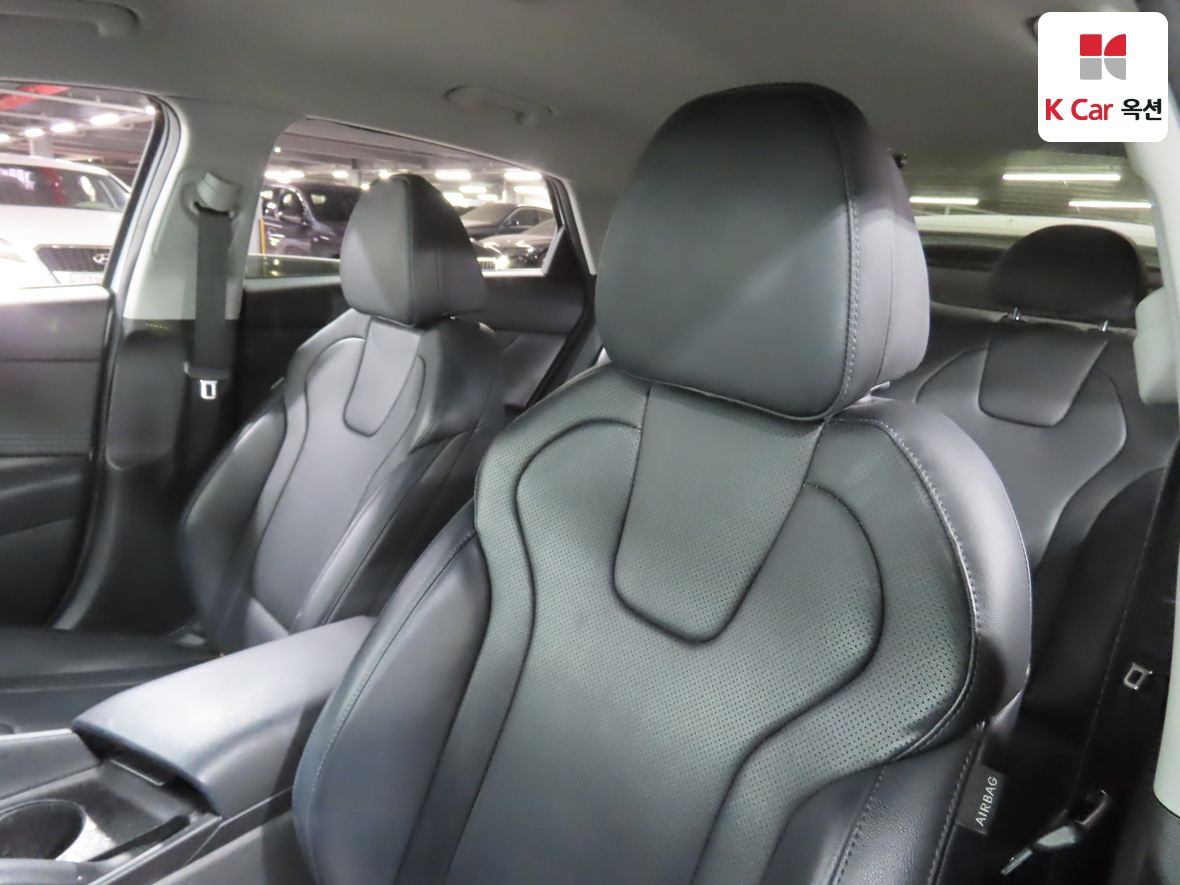 Hyundai Elantra 2023 - Image 19