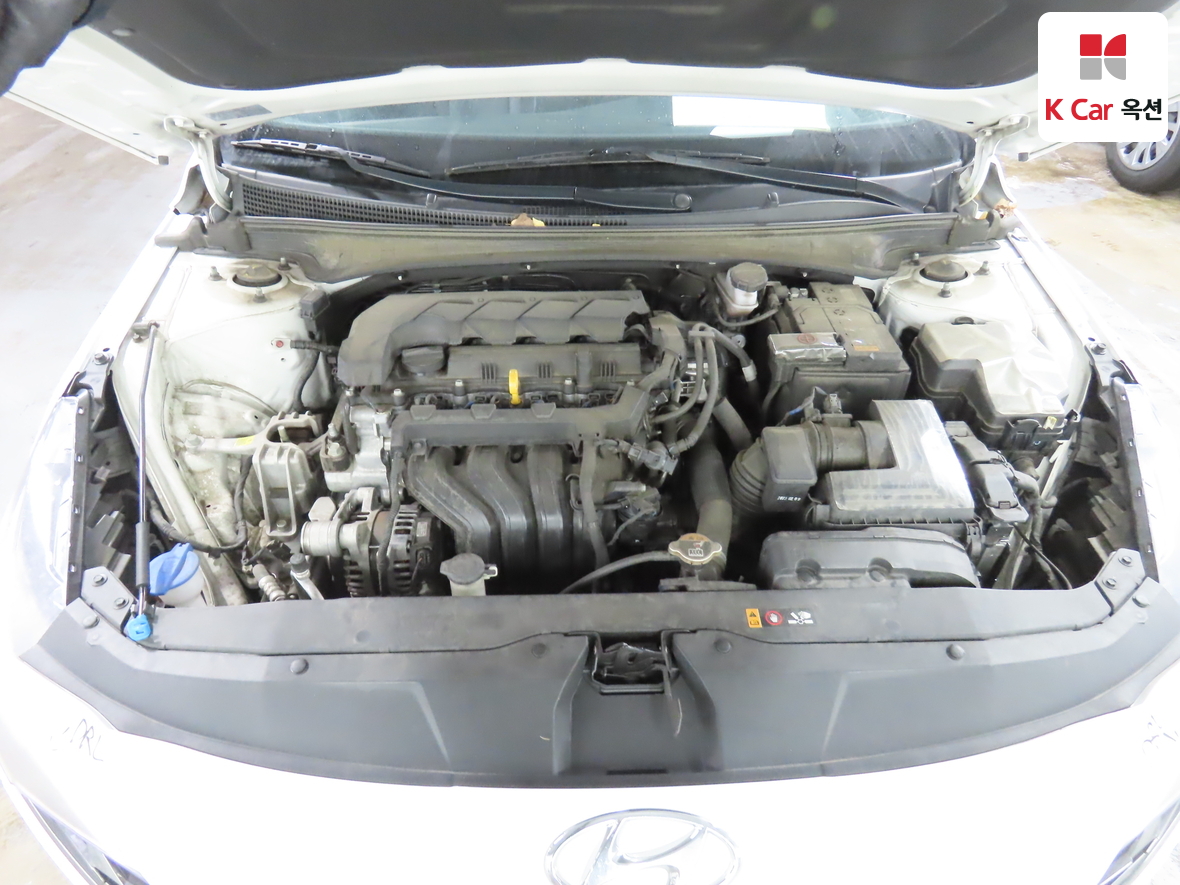 Hyundai Elantra 2023 - Image 31