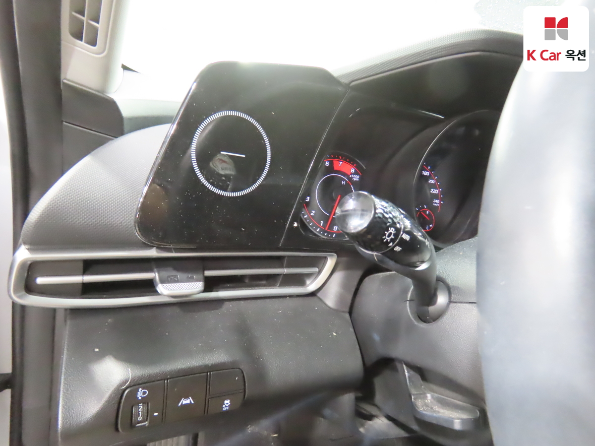 Hyundai Elantra 2023 - Image 9