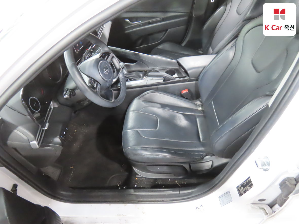 Hyundai Elantra 2023 - Image 18