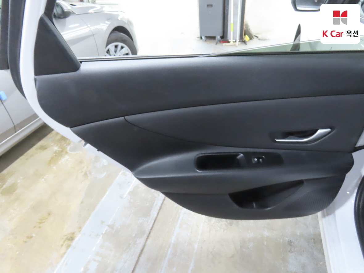 Hyundai Elantra 2023 - Image 21