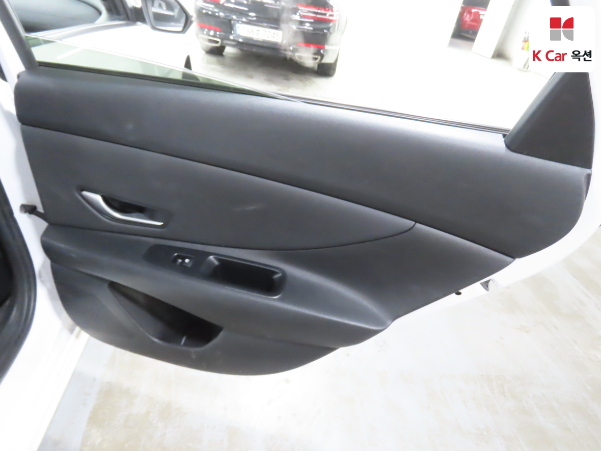 Hyundai Elantra 2023 - Image 25