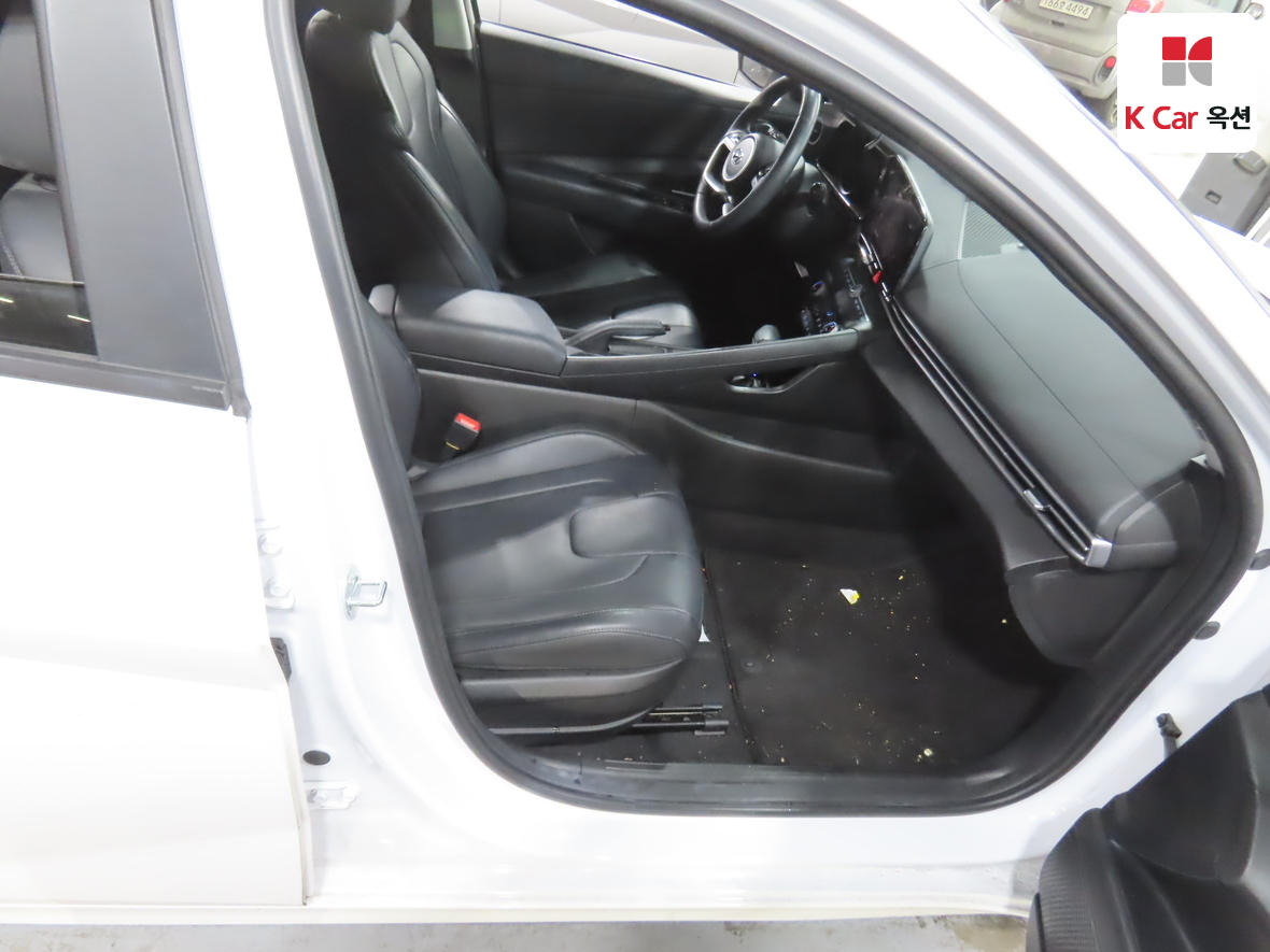 Hyundai Elantra 2023 - Image 28