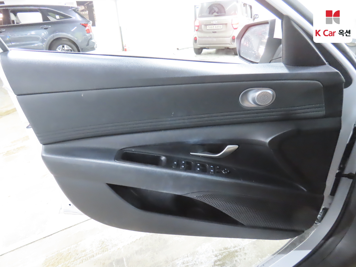 Hyundai Elantra 2023 - Image 8