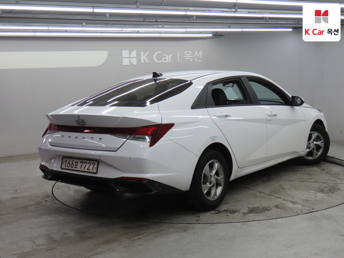 Hyundai Elantra 2023 - Image 2