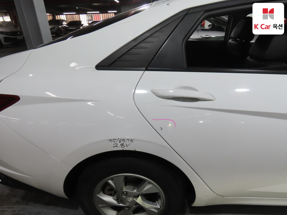 Hyundai Elantra 2023 - Image 40