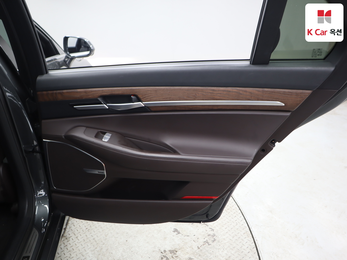 Genesis G90 2021 - Image 30