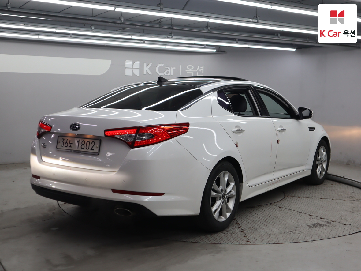 Kia K5 2011 - Image 2