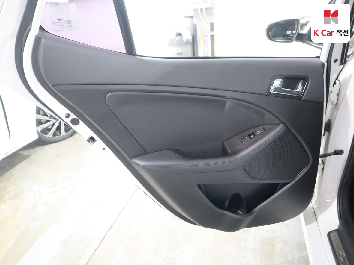 Kia K5 2011 - Image 24