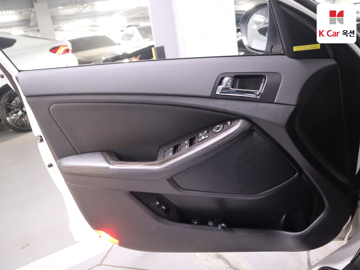 Kia K5 2011 - Image 8