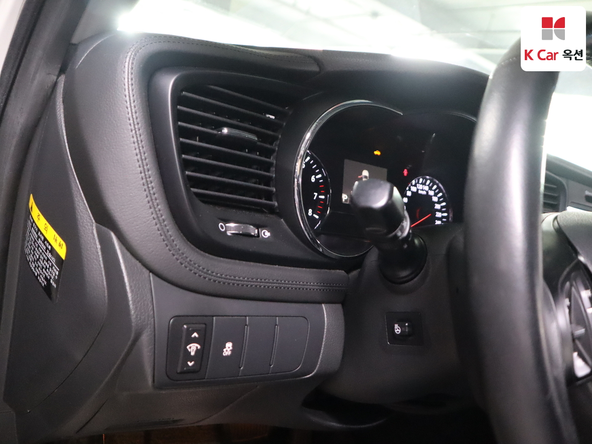 Kia K5 2011 - Image 9