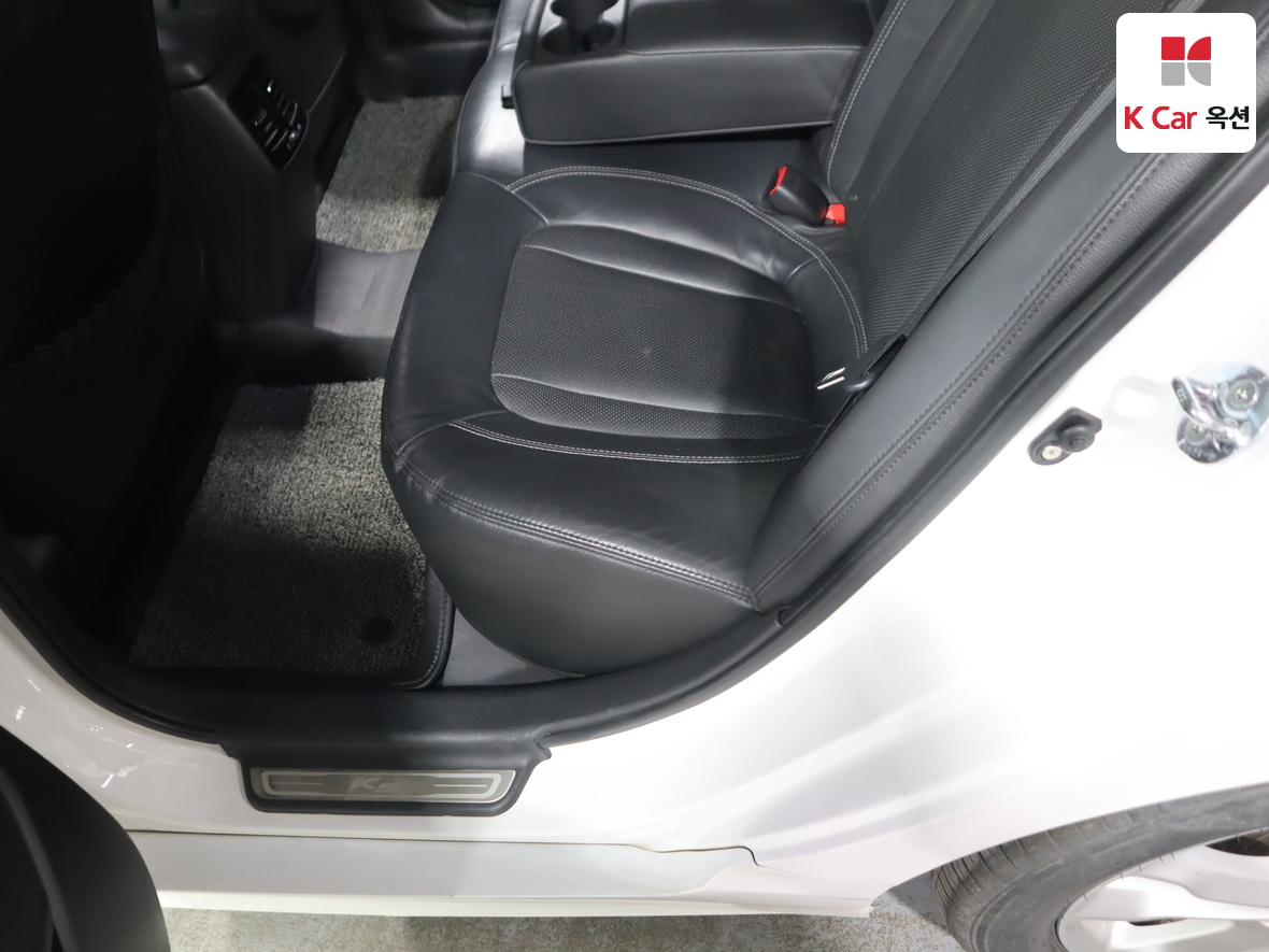 Kia K5 2011 - Image 25