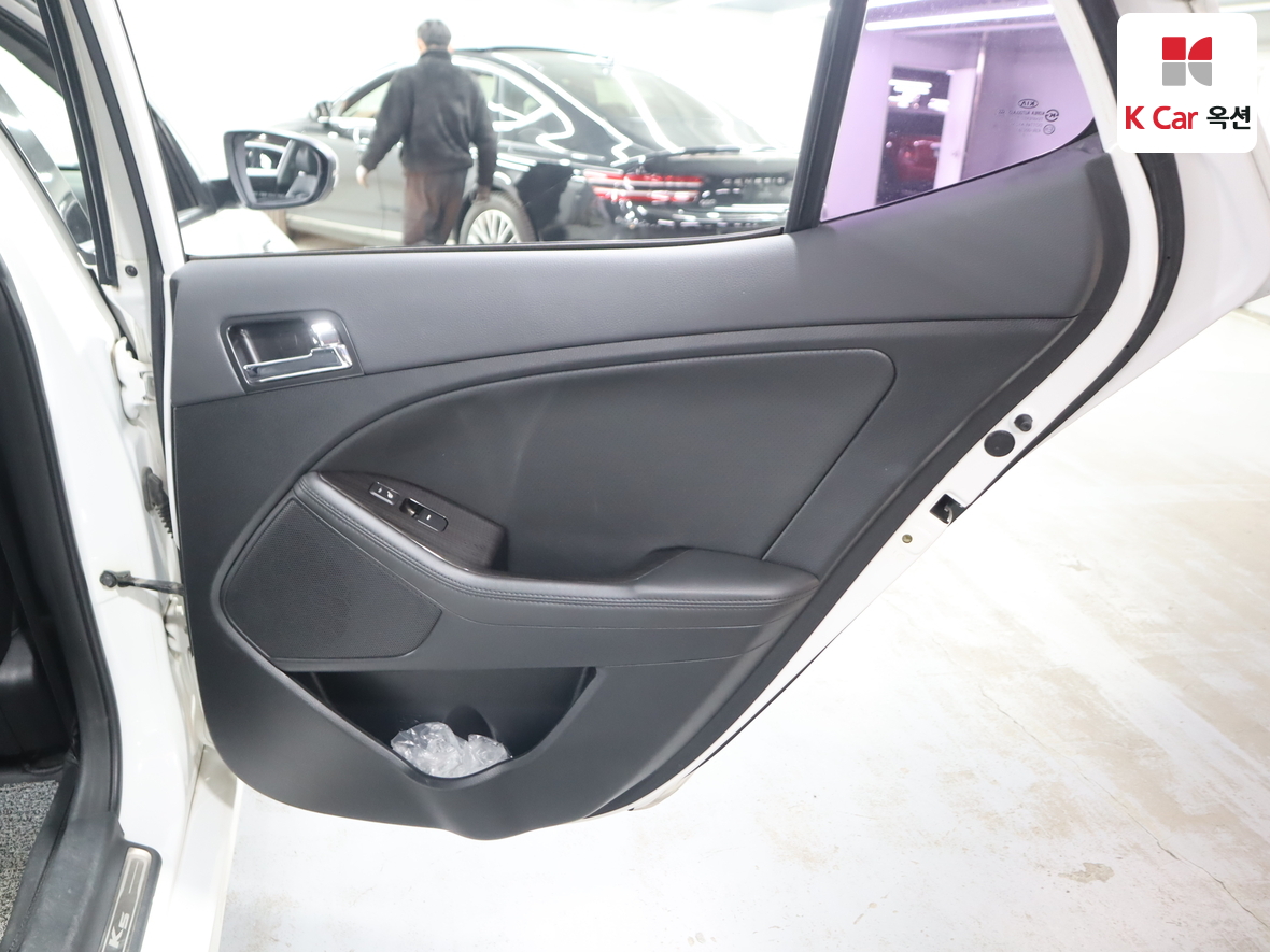 Kia K5 2011 - Image 28