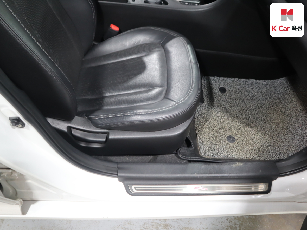 Kia K5 2011 - Image 31