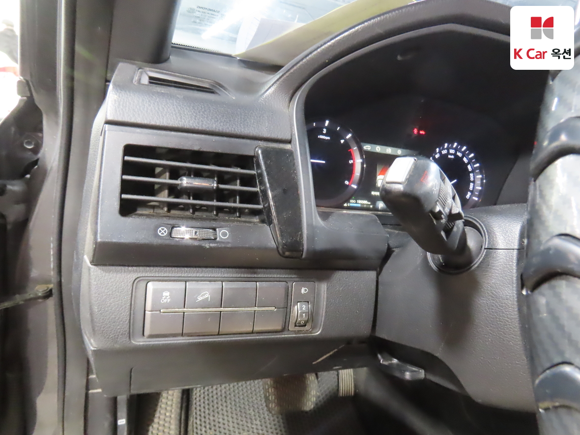 KG Mobility Rexton Sports Khan 2020 - Image 9