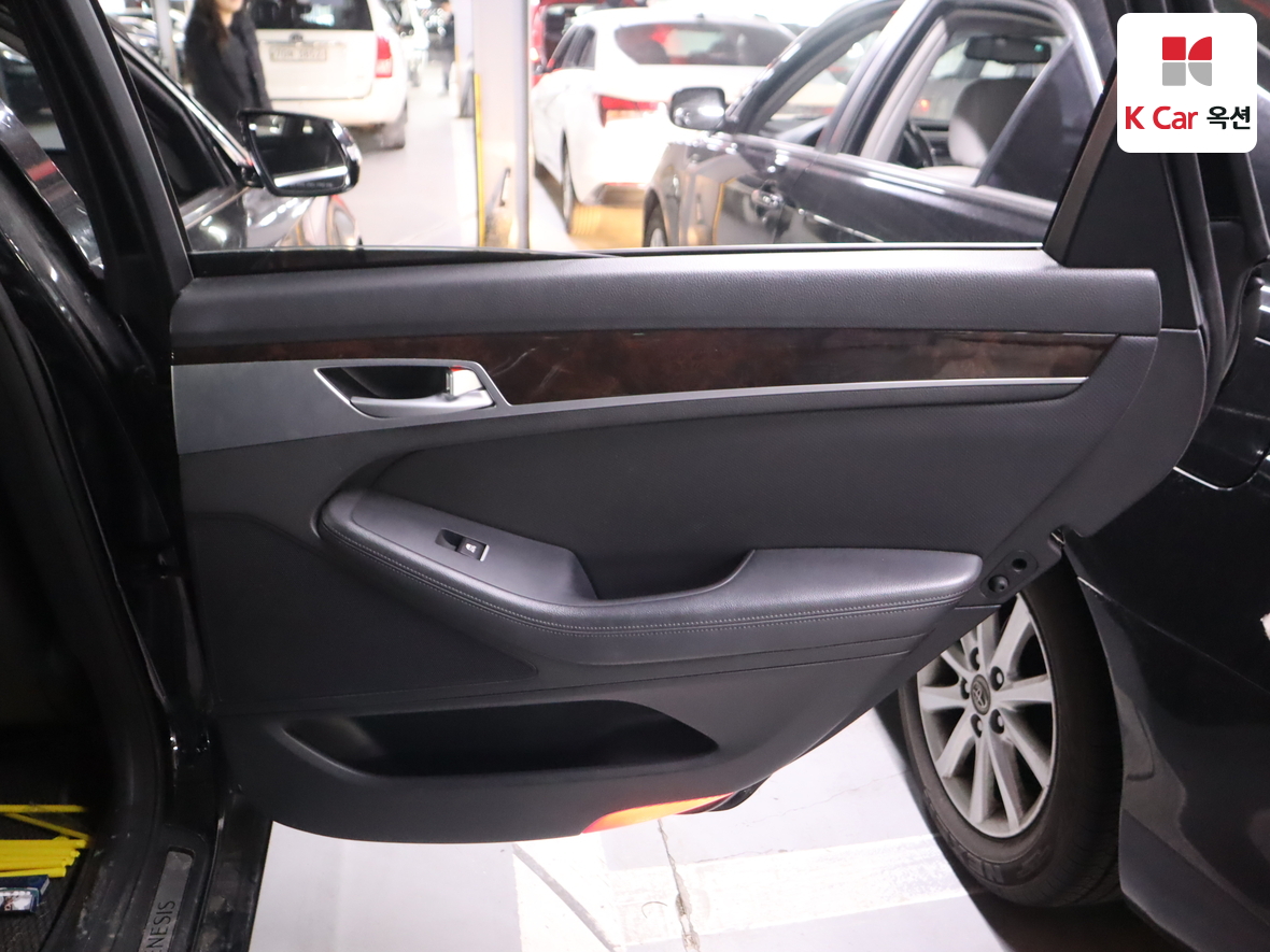 Hyundai Genesis 2015 - Image 28