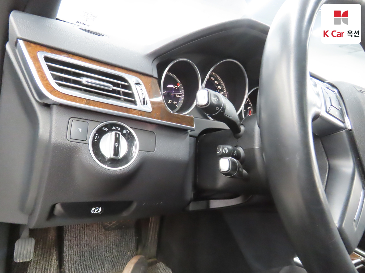 메르세데스-벤츠 E-클래스 2016 - 이미지 9