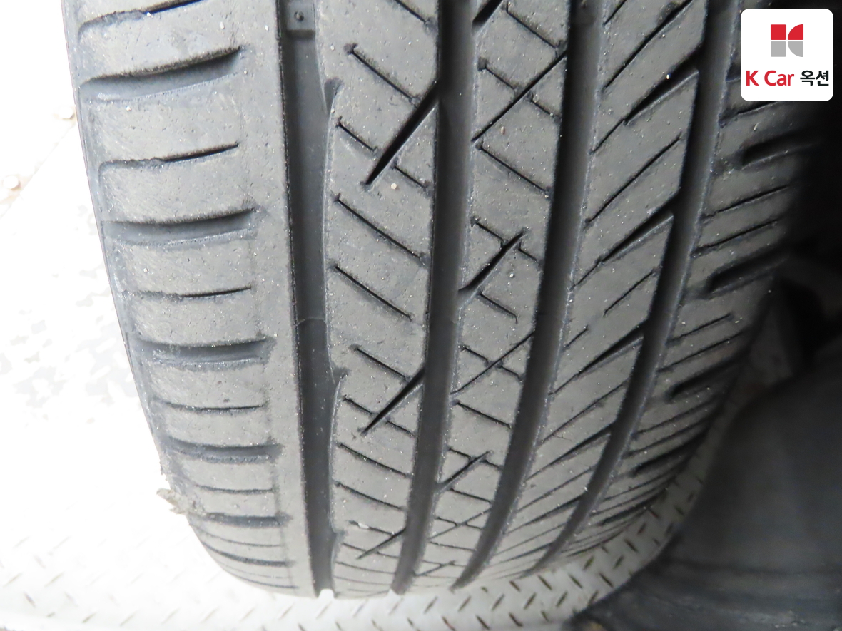 Hyundai Genesis 2009 - Image 32