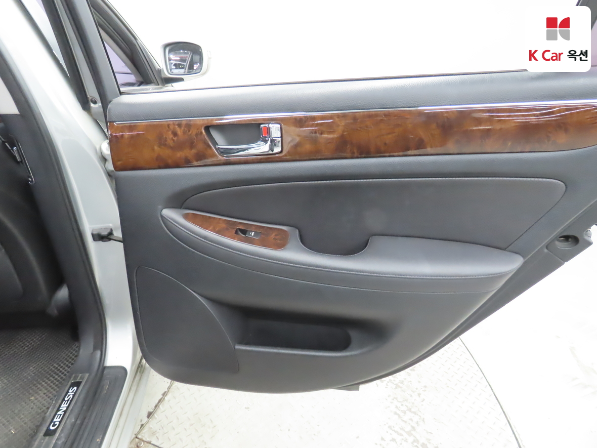 Hyundai Genesis 2009 - Image 27