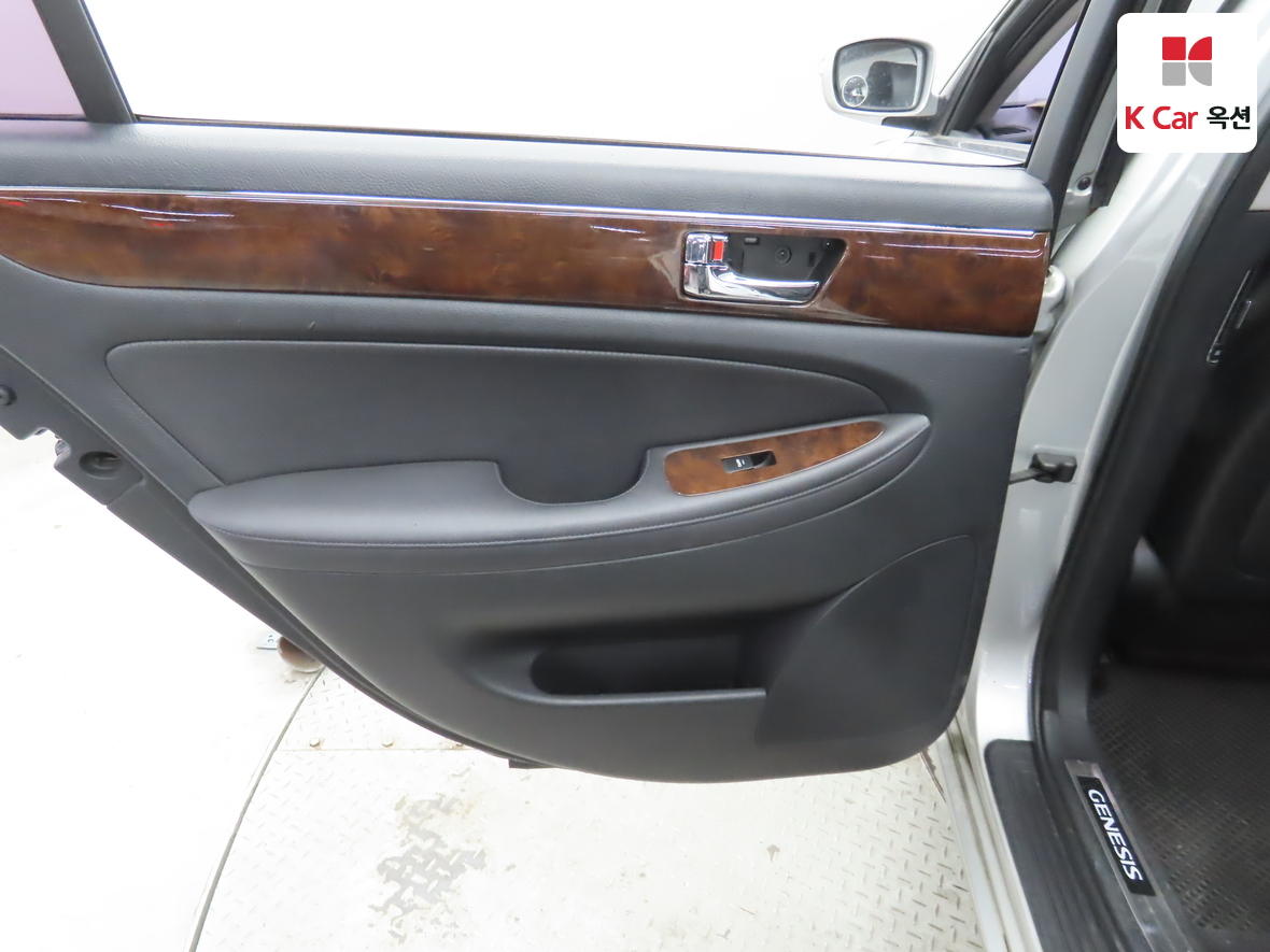 Hyundai Genesis 2009 - Image 22