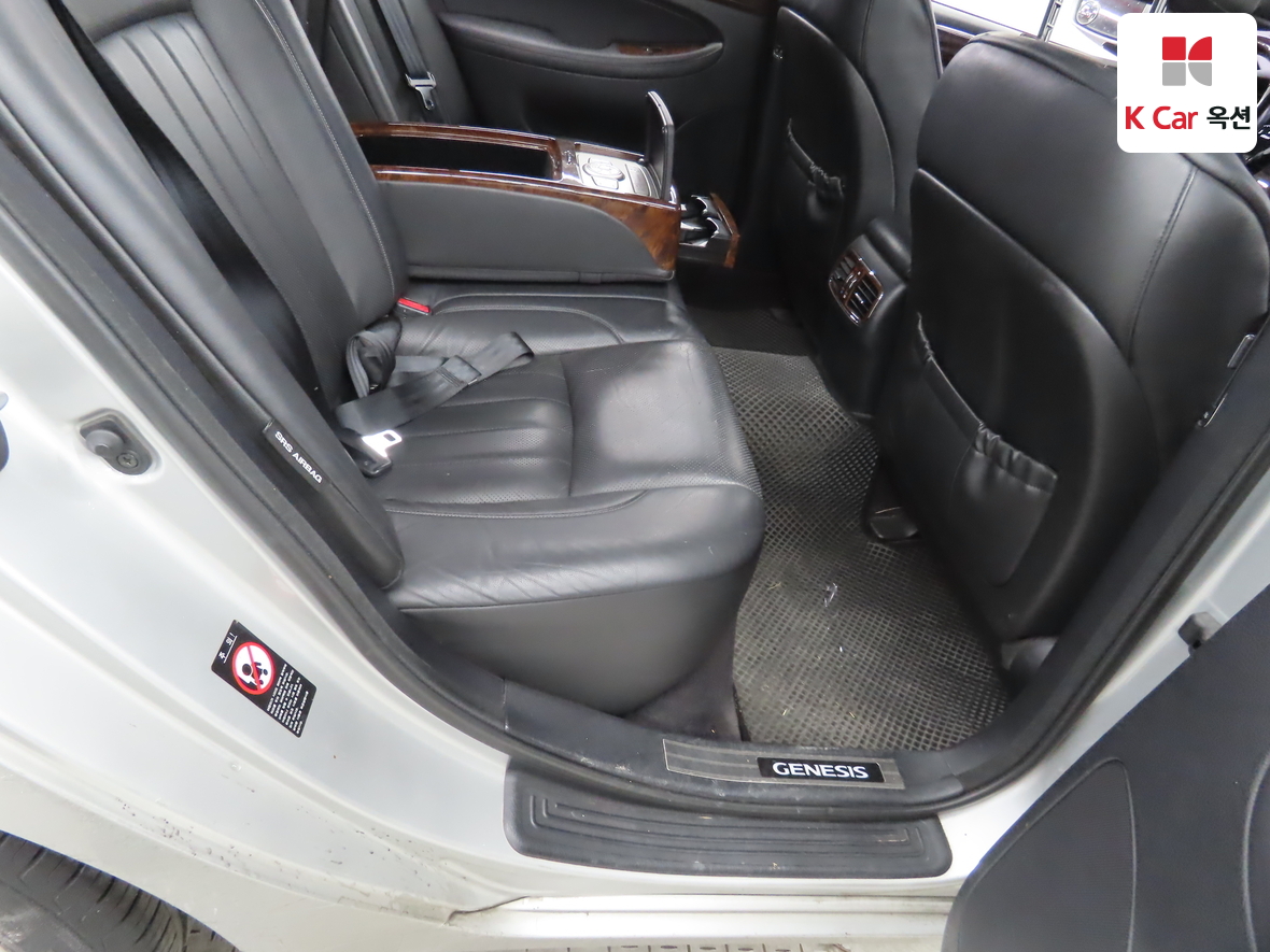 Hyundai Genesis 2009 - Image 28