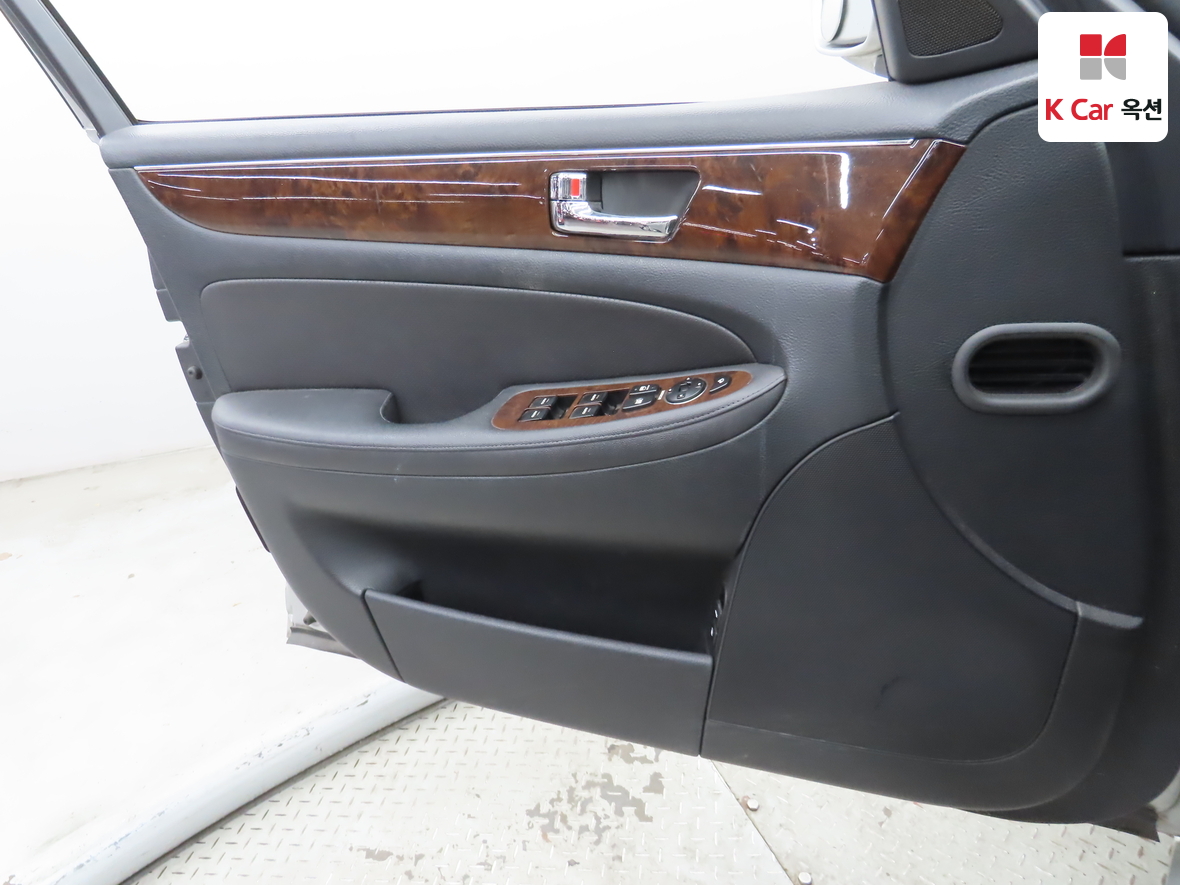 Hyundai Genesis 2009 - Image 8