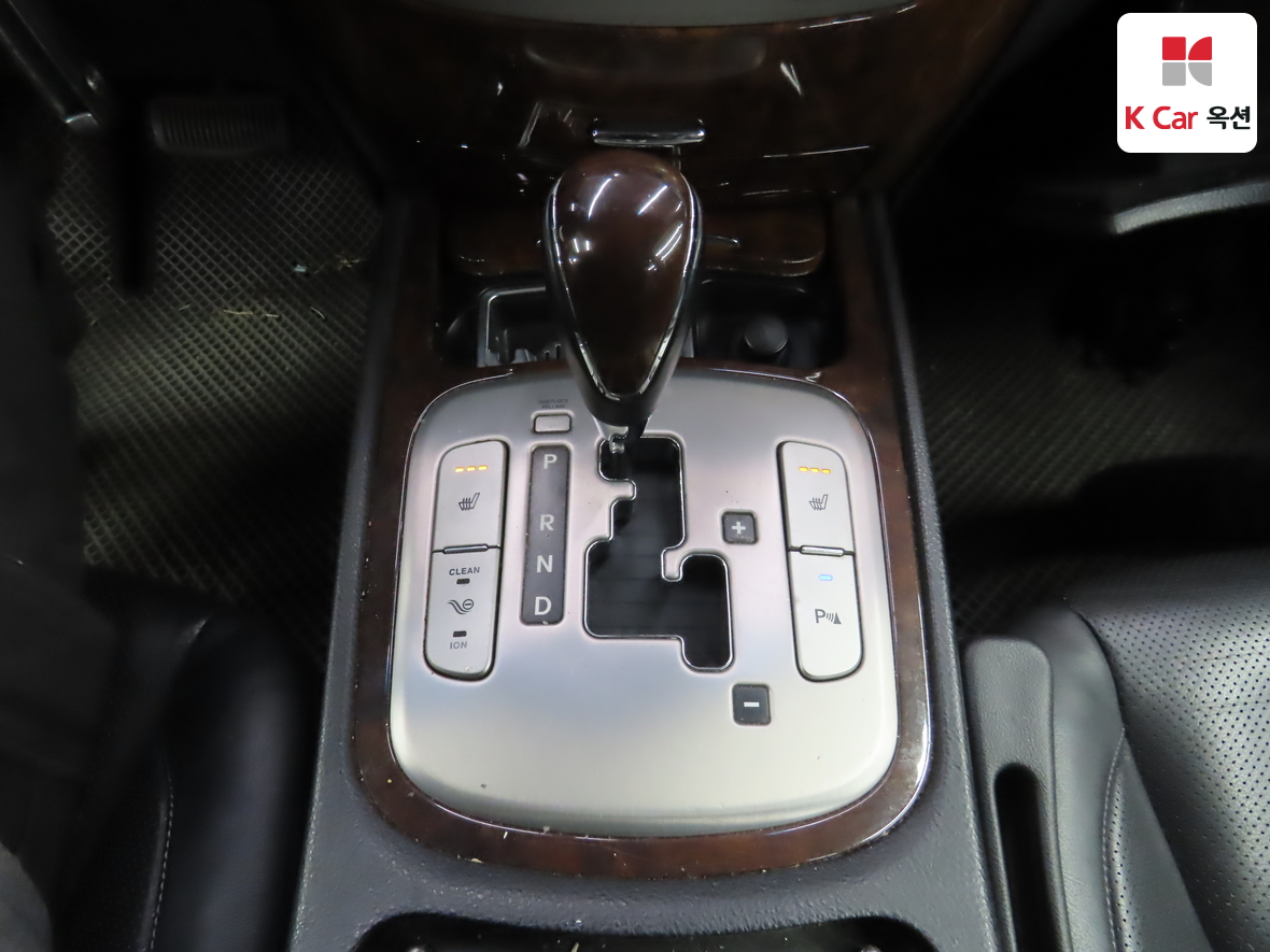 Hyundai Genesis 2009 - Image 16