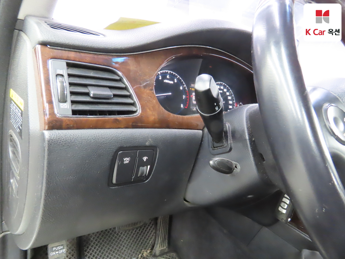 Hyundai Genesis 2009 - Image 9