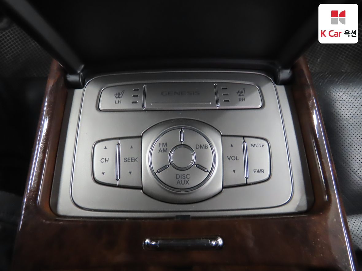 Hyundai Genesis 2009 - Image 24