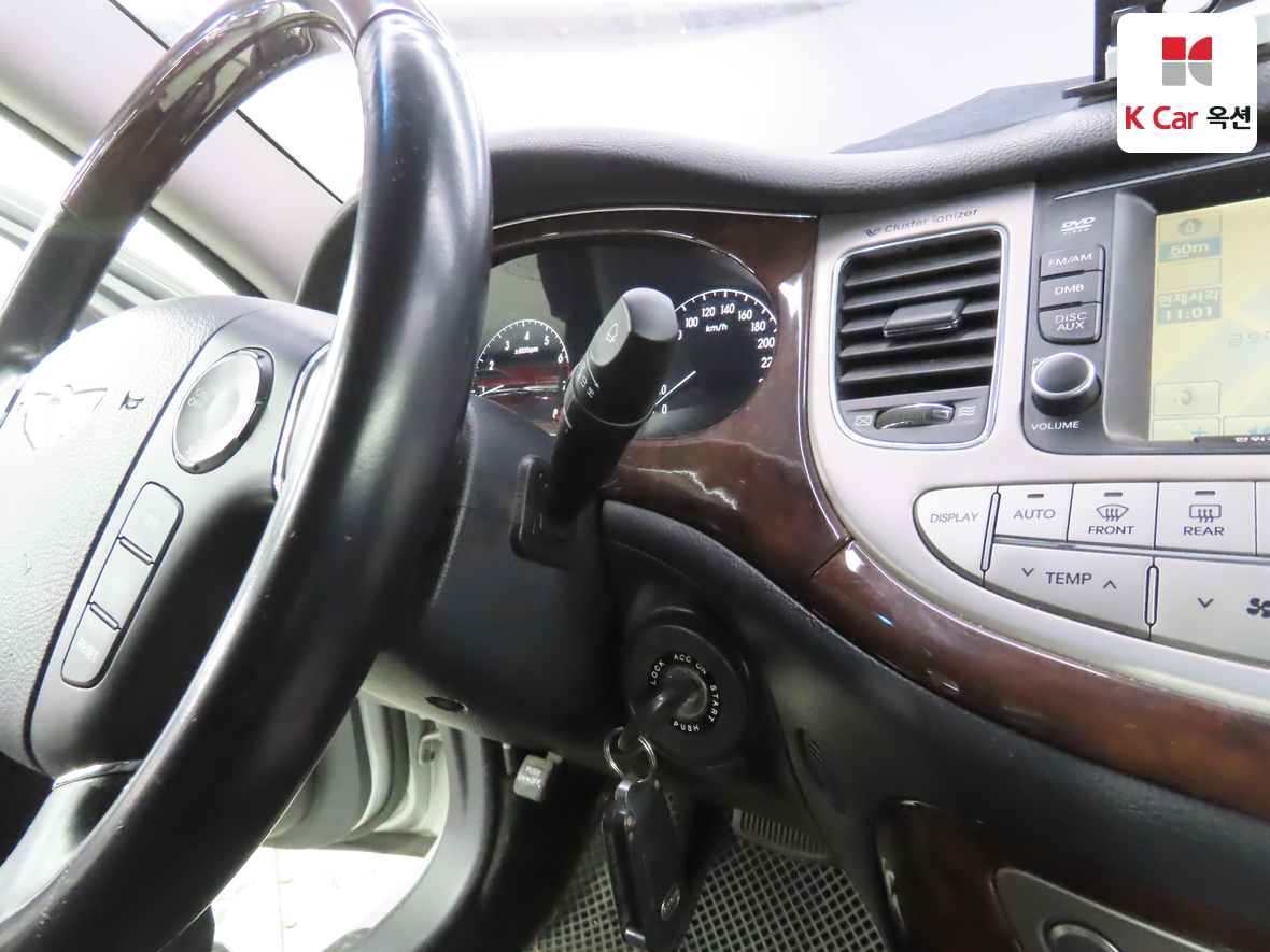 Hyundai Genesis 2009 - Image 11