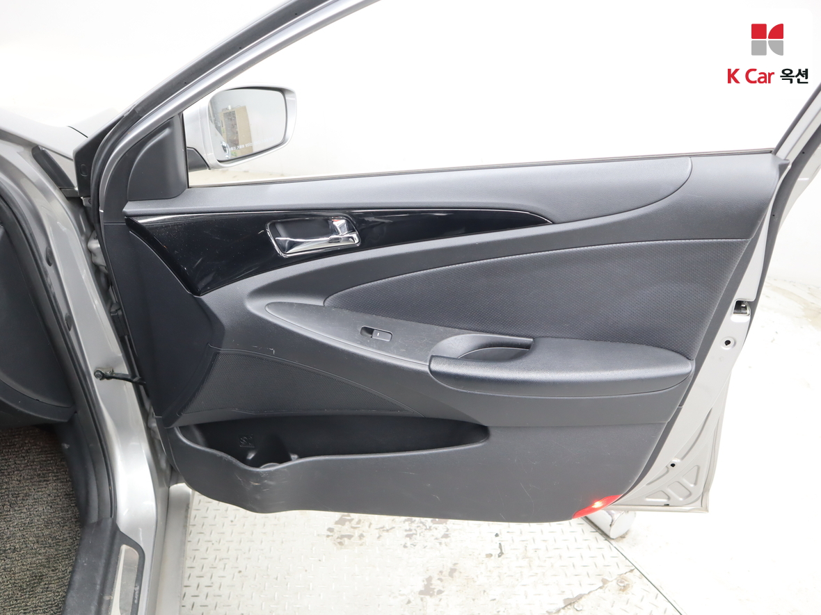 Hyundai Sonata 2010 - Image 29