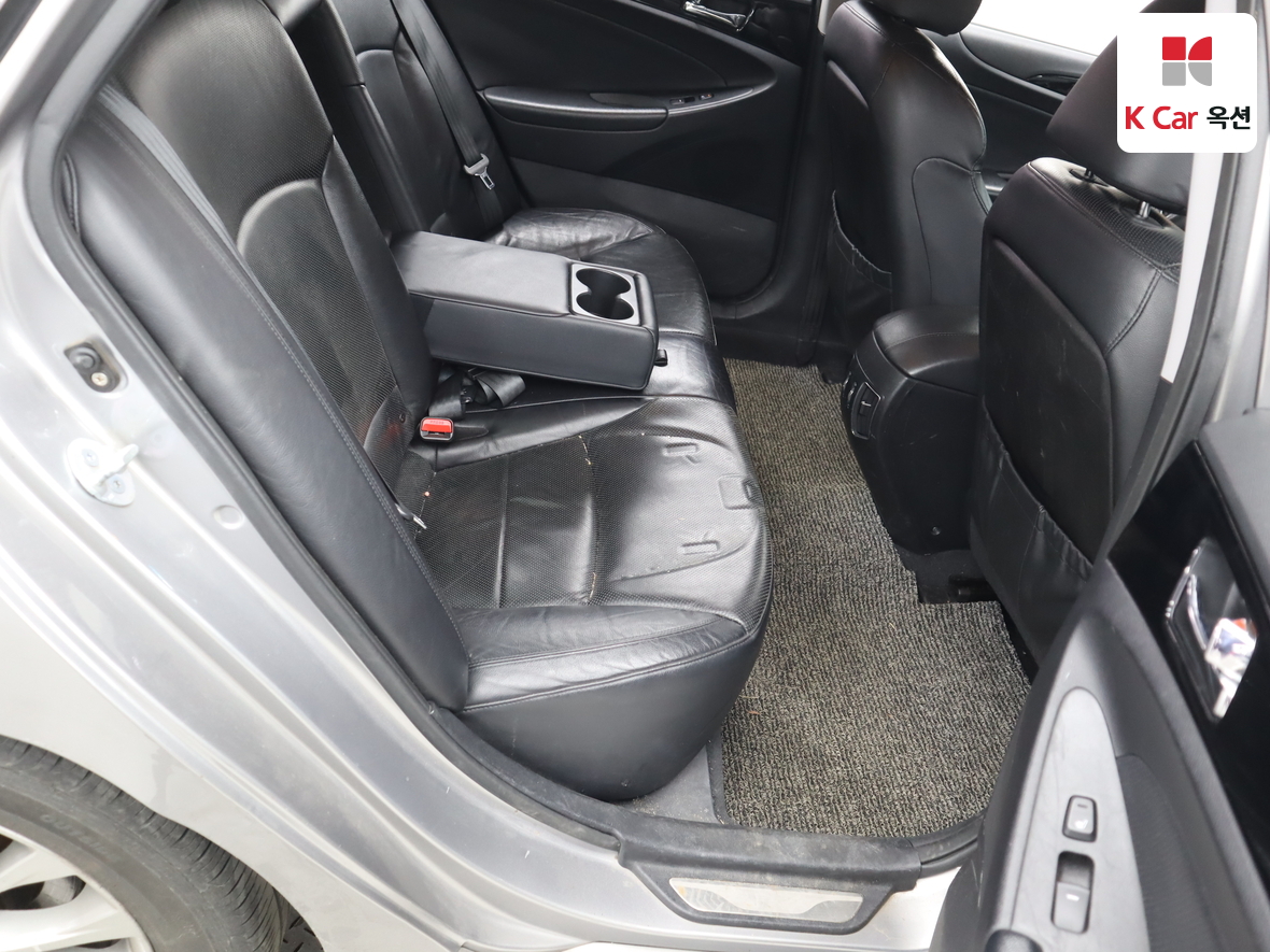 Hyundai Sonata 2010 - Image 28