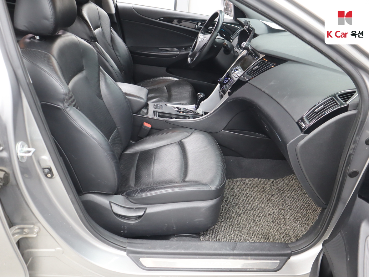 Hyundai Sonata 2010 - Image 30