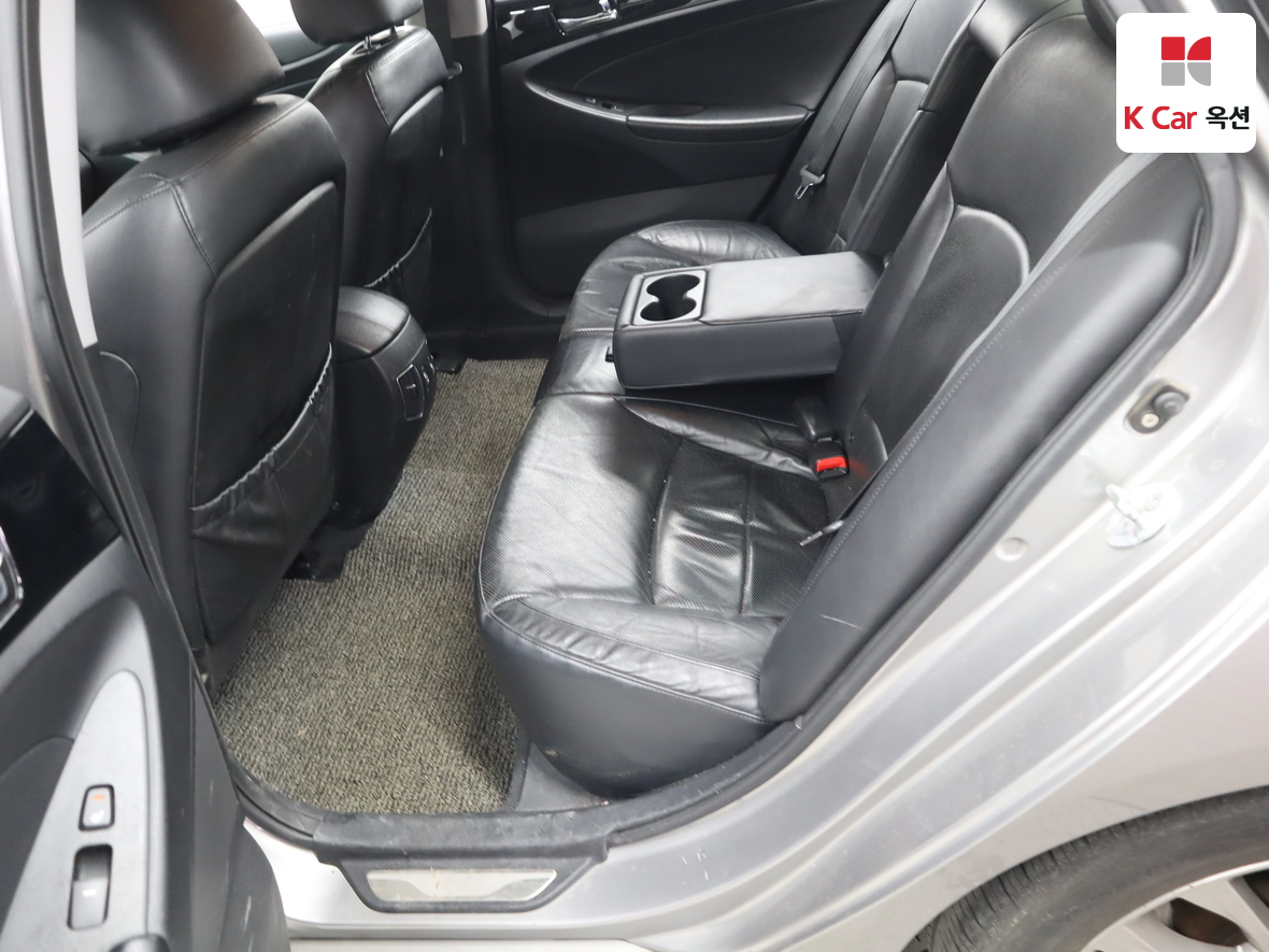 Hyundai Sonata 2010 - Image 24